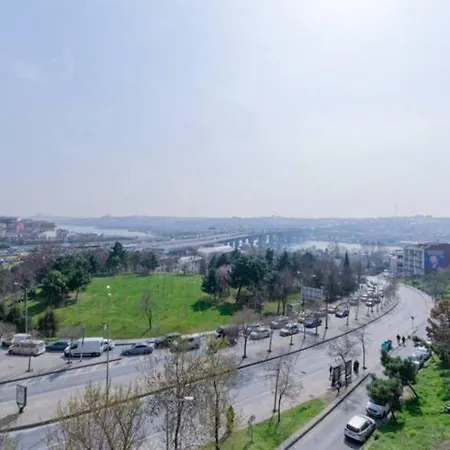 Appartement Spacious Duplex With Stunning Halic Views *