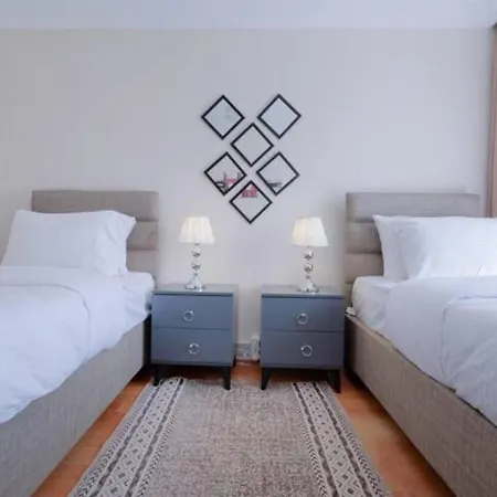 Spacious Duplex With Stunning Halic Views