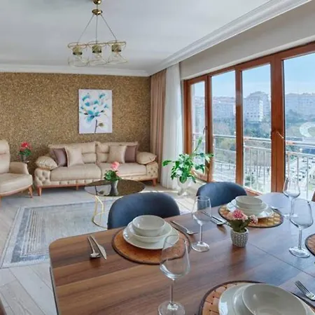 Spacious Duplex With Stunning Halic Views *