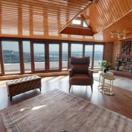 Spacious Duplex With Stunning Halic Views Διαμέρισμα *